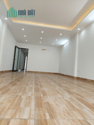 Bán nhà 38m2 phố Âu Cơ, Tây Hồ Dân xây 5 phòng 10m 2 Ô tô đua 3.5 Tỷ