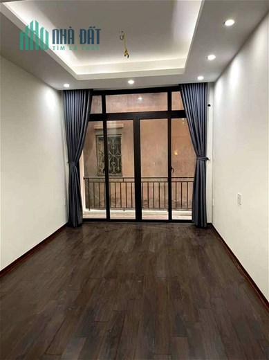 Nhà đẹp ở luôn 35m2 Đông Tác, Đống Đa mặt tiền 6m kinh doanh,ô tô chỉ 2,9 Tỷ.