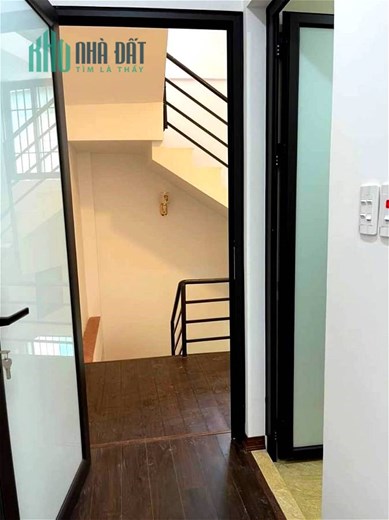 Nhà đẹp ở luôn 35m2 Đông Tác, Đống Đa mặt tiền 6m kinh doanh,ô tô chỉ 2,9 Tỷ.