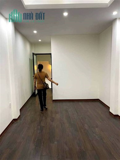 Nhà đẹp ở luôn 35m2 Đông Tác, Đống Đa mặt tiền 6m kinh doanh,ô tô chỉ 2,9 Tỷ.