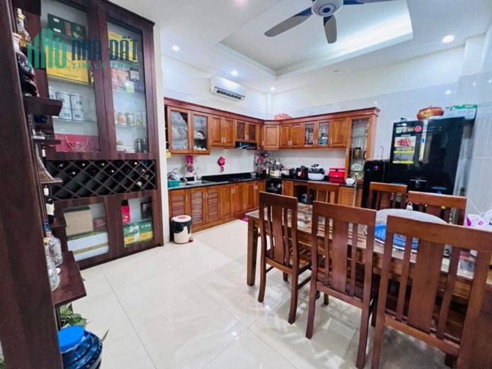 NHÀ CÓ  VIỆC CHỦ CẦN BÁN GẤP CĂN NHÀ Ô TÔ ĐÕ CỬA PHỐ  LÊ LỢI 60M HƠN 6 TỶ.