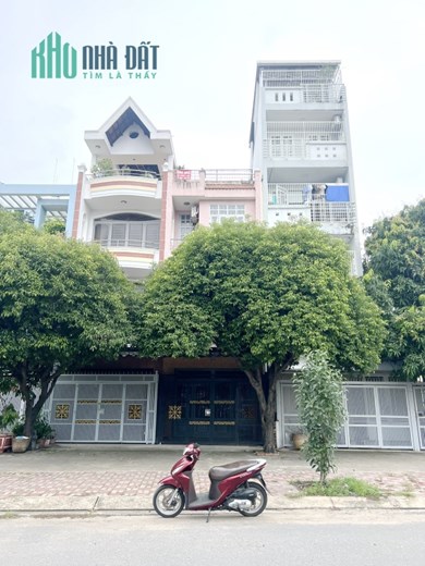 Nhà 4 tầng MT Bến Bình Đông, P11Q8 4.2x13.6m giá 10.8 tỷ TL