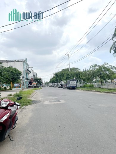Nhà 4 tầng MT Bến Bình Đông, P11Q8 4.2x13.6m giá 10.8 tỷ TL