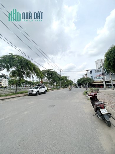 Nhà 4 tầng MT Bến Bình Đông, P11Q8 4.2x13.6m giá 10.8 tỷ TL