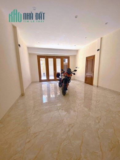 Siêu phẩm Nguyễn Văn Cừ, lô góc 2 mặt đường ô tô, thang máy, 55m2 x 5T, MT 5m, nhỉnh 12 tỷ