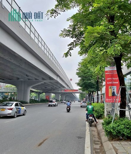 SIÊU PHẨM TÒA VĂN PHÒNG 8 TẦNG THÔNG SÀN PHỐ PHẠM VĂN ĐỒNG 195M2, VỈA HÈ RỘNG, 42,8 TỶ.
