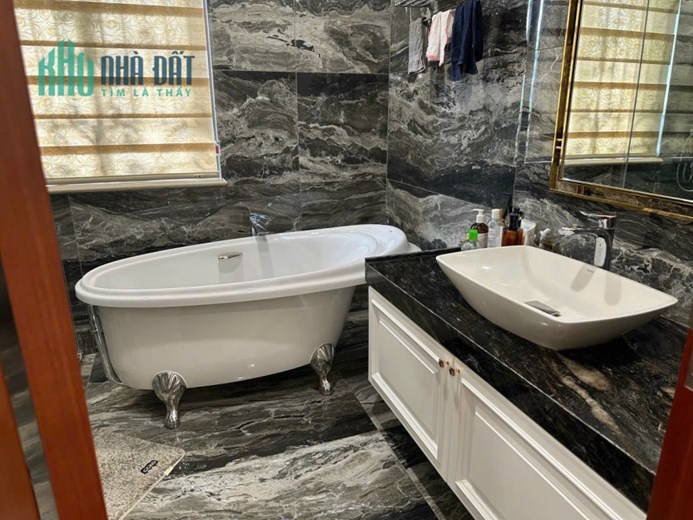 BÁN BIỆT THỰ MẶT PHỐ TRẦN HƯNG ĐẠO - HOÀN KIẾM: DIỆN TÍCH 750M2 - MẶT TIỀN 21M - GIÁ BÁN NHANH