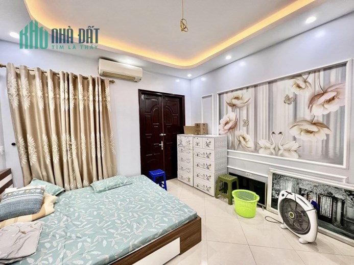 Bán nhà phố Tân Mai, Hoàng Mai 37m2, 5 tầng, giá 3,1 tỷ