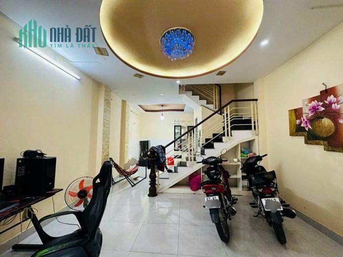 Ô tô vào nhà, 4 tầng, ở ngay khu cực ít nhà bán, dân trí cao chỉ 4.6 tỷ TL
