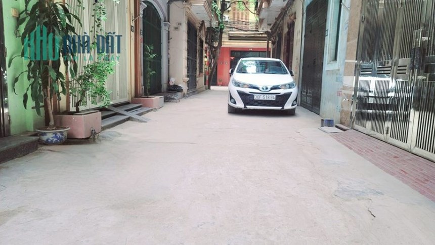 BÁN NHÀ CẦU GIẤY-Ô TÔ ĐỖ CỬA-GẦN PHỐ-NHÀ ĐẸP-AN SINH TỐT- PHÂN LÔ-60M-5T-5PN