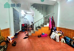 Bán nhà ngõ 79 Dương Quảng Hàm, Cầu Giấy, 35m2, 5 tầng, gần ĐH Thủ Đô, giá 3.8 tỷ