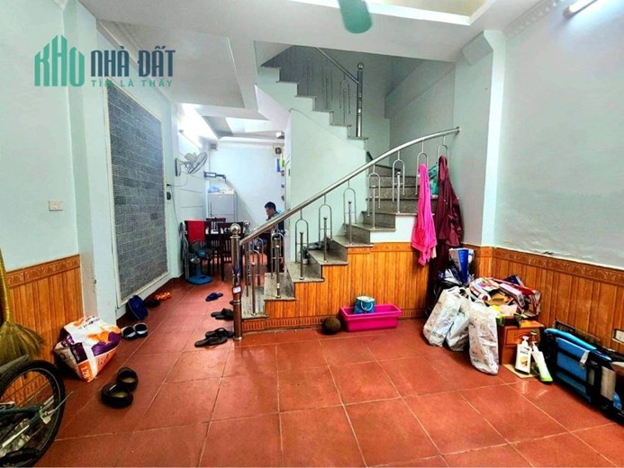 Bán nhà ngõ 79 Dương Quảng Hàm, Cầu Giấy, 35m2, 5 tầng, gần ĐH Thủ Đô, giá 3.8 tỷ