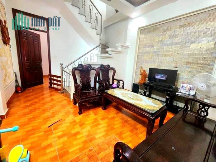 Bán nhà ngõ 79 Dương Quảng Hàm, Cầu Giấy, 35m2, 5 tầng, gần ĐH Thủ Đô, giá 3.8 tỷ