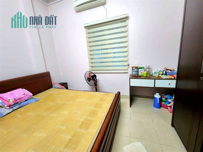 Bán nhà ngõ 79 Dương Quảng Hàm, Cầu Giấy, 35m2, 5 tầng, gần ĐH Thủ Đô, giá 3.8 tỷ