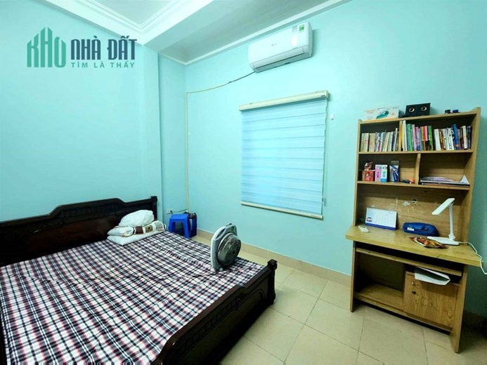 Bán nhà ngõ 79 Dương Quảng Hàm, Cầu Giấy, 35m2, 5 tầng, gần ĐH Thủ Đô, giá 3.8 tỷ