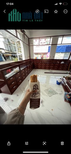 Vì hoàn cảnh gia đình mình cần sang lại nhà thuốc ạ!