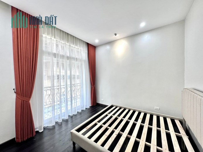 Nguyễn CHí Thanh Đống Đa lô góc ô tô KD 65mx5T, mt4,2m chỉ 10.4 tỷ . LH 0858751186