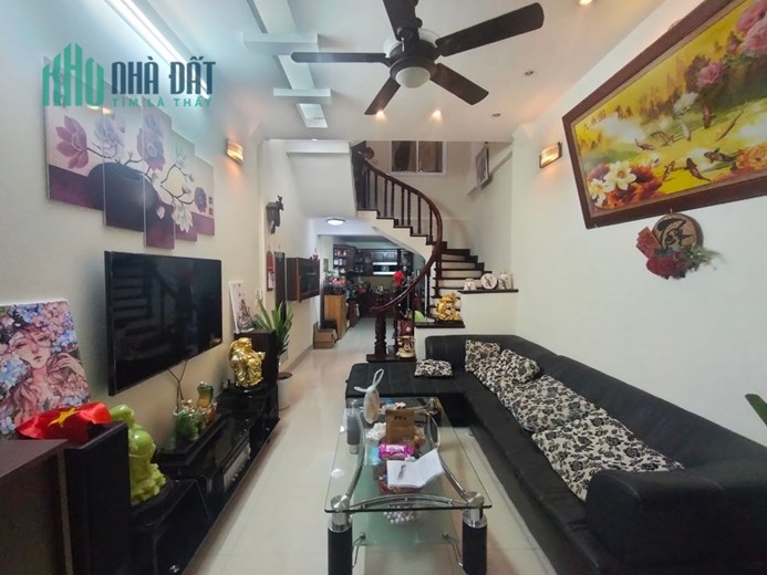 Bán nhà Phương Mai 45m Ô tô đỗ cửa - Ngõ thông Kinh doanh - Giá hạ
