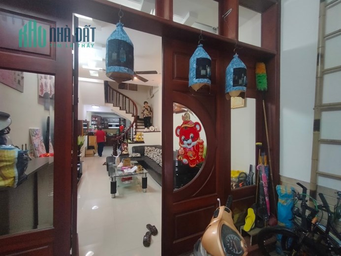 Bán nhà Phương Mai 45m Ô tô đỗ cửa - Ngõ thông Kinh doanh - Giá hạ
