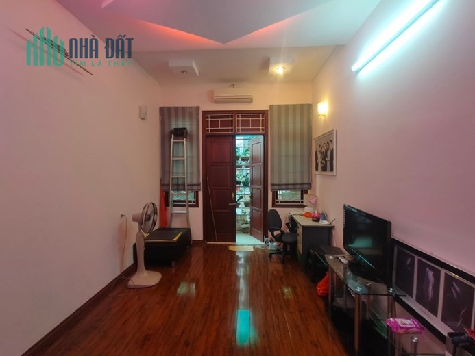 Bán nhà Phương Mai 45m Ô tô đỗ cửa - Ngõ thông Kinh doanh - Giá hạ