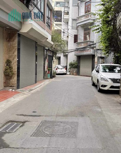 Nhà Dân xây-ô tô 7 chỗ để trong nhà-ô chờ thang máy-Hồ Tai Trâu-Long Biên-Nhỉnh 7 tỷ.