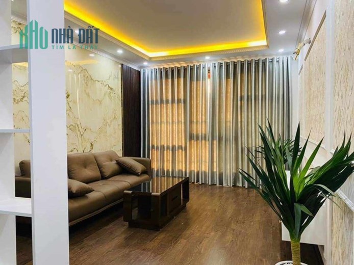 Nhà Dân xây-ô tô 7 chỗ để trong nhà-ô chờ thang máy-Hồ Tai Trâu-Long Biên-Nhỉnh 7 tỷ.
