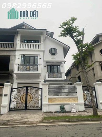 Bán nhanh căn biệt thự 180m2. Giá chỉ 10,8 tỷ.
