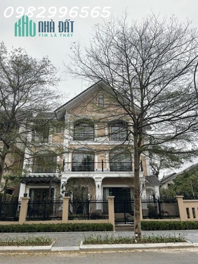 Bán nhanh căn biệt thự 180m2. Giá chỉ 10,8 tỷ.