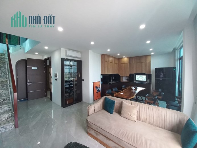 Bán nhà mặt phố Châu Long, Ba Đình, kinh doanh, gần hồ, mặt tiền rộng, 105m, chỉ 43 tỷ