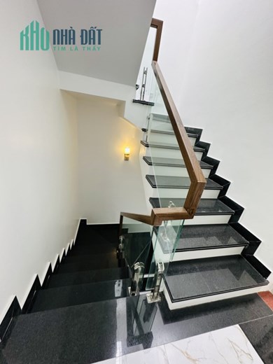 Bán nhà phố Ngô Gia Tưm 45m mới tinh, hướng Đông nam, GIÁ 2.35 tỉ