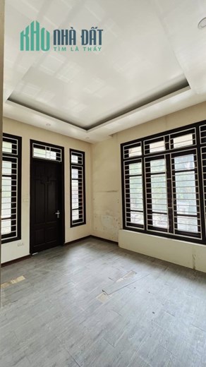 105MX4T NGUYỄN CƠ THẠCH KINH DOANH CĂN GÓC 3 Ô TÔ TRÁNH