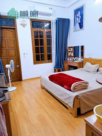 BÁN NHÀ PHÂN LÔ HÀ ĐÔNG - THOÁNG TRƯỚC SAU - NGÕ TO GẦN PHỐ - CÁCH CẦU ĐEN 20M - CHỦ TẶNG NỘI THẤT