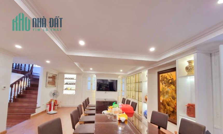 Bán nhà Cầu Giấy, Dt 290m, nhà 5 tầng, Mt32m, giá hơn 80 tỷ.