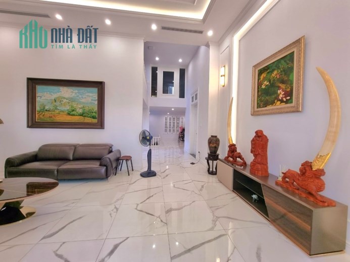 Bán nhà Cầu Giấy, Dt 290m, nhà 5 tầng, Mt32m, giá hơn 80 tỷ.