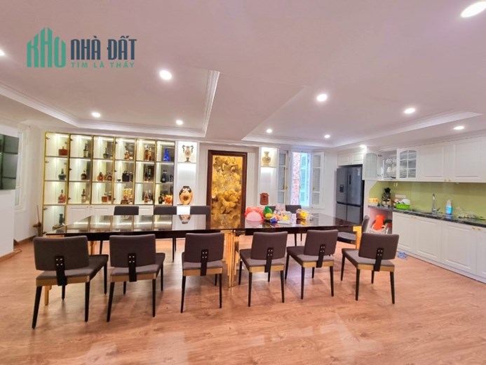Bán nhà Cầu Giấy, Dt 290m, nhà 5 tầng, Mt32m, giá hơn 80 tỷ.
