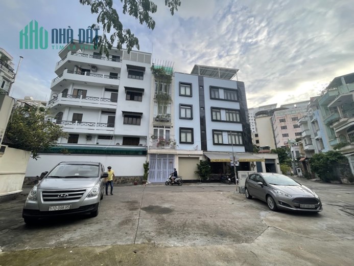 QUẬN 5, SÂN ĐẬU 5 XE ÔTÔ , NGANG 5 DÀI 25, TIỆN XÂY  MỚI chỉ 19,5 tỷ