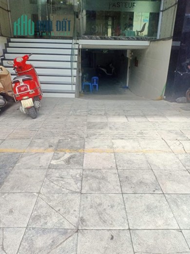 siêu phẩm ôtô chờ thang máy trung tâm quận Hai Bà Trưng