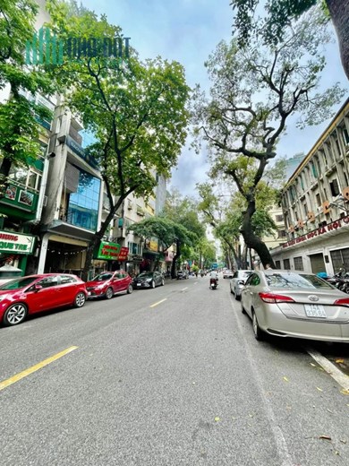 siêu phẩm ôtô chờ thang máy trung tâm quận Hai Bà Trưng