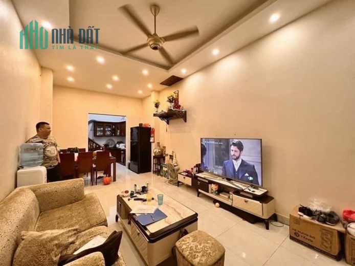 Cực hiếm Lô góc Lê Thanh Nghị 45m 4 tầng MT4.2 ngõ rộng gần phố sổ đẹp ở ngay