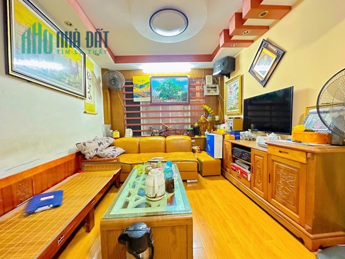 Bán nhà đường Láng Ngã Tư Sở Đống Đa 23m 5 tầng 3 ngủ 20m ra mặt phố ở ngay nhỉnh 2 tỷ lh 0975124520