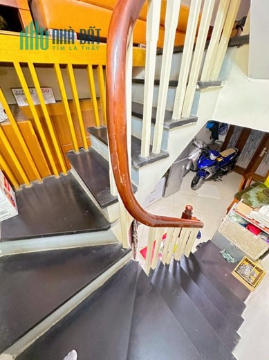 Bán nhà Ngã Tư Sở đướng Láng 23m 5 tầng 3 ngủ 20m ra mặt phố ở ngay nhỉnh 2 tỷ lh 0817606560