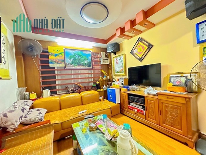 Bán nhà Ngã Tư Sở đướng Láng 23m 5 tầng 3 ngủ 20m ra mặt phố ở ngay nhỉnh 2 tỷ lh 0817606560