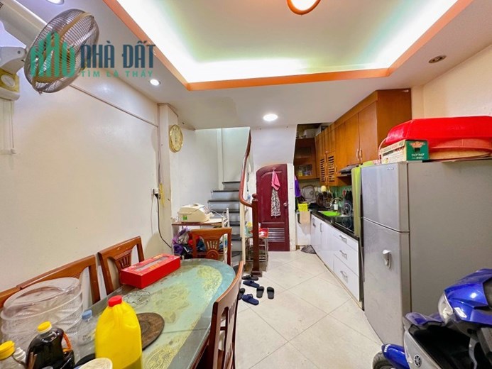 Bán nhà Ngã Tư Sở đướng Láng 23m 5 tầng 3 ngủ 20m ra mặt phố ở ngay nhỉnh 2 tỷ lh 0817606560