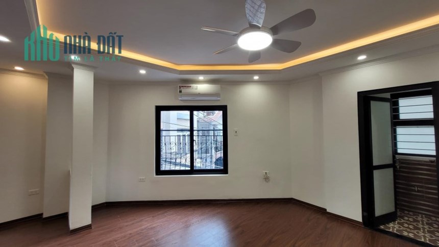 Bán căn nhà 43m2 phố Bồ Đề, Long Biên Thang máy Gara Ô tô XỊN 6 phòng 6.5 Tỷ