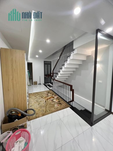 Bán ngôi nhà 43m2 phố Bồ Đề, Long Biên Thang máy Gara Ô tô đua 6 phòng ngủ 6.4 Tỷ