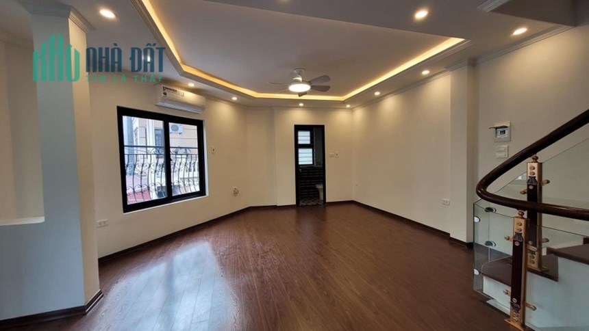 Bán nhà 45m2 phố Bồ Đề, Long Biên Thang máy Gara Ô tô phi 6 ngủ 6.5 Tỷ