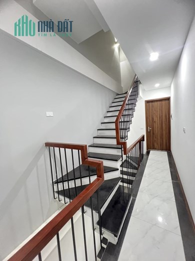 Bán nhà 41m2 phố Bồ Đề, Long Biên Thang máy Gara Ô tô phi 6 ngủ 6.3 Tỷ