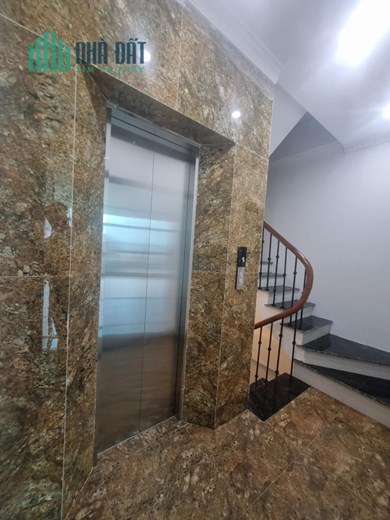 Bán ngôi nhà 85m2 6 ngủ phố Ngọc Thụy, Long Biên Thang máy Gara Ô tô XỊN 8.5 Tỷ
