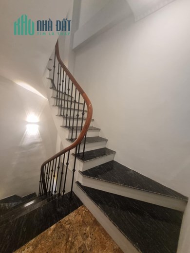 Bán căn nhà 82m2 6 phòng phố Ngọc Thụy, Long Biên Thang máy Gara Ô tô XỊN 8.2 Tỷ