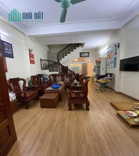 Bán căn nhà 41m2 phố Bồ Đề, Long Biên Thang máy Nhập Gara Ô tô phi 6 tầng 6.2 Tỷ